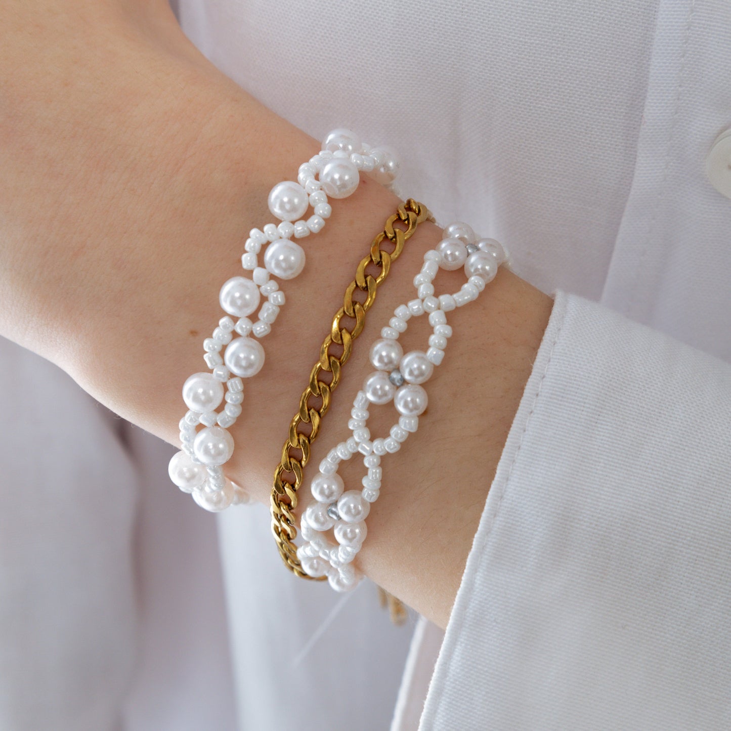 Flower bracelet: white